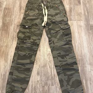 Men’s True Religion cargo pants